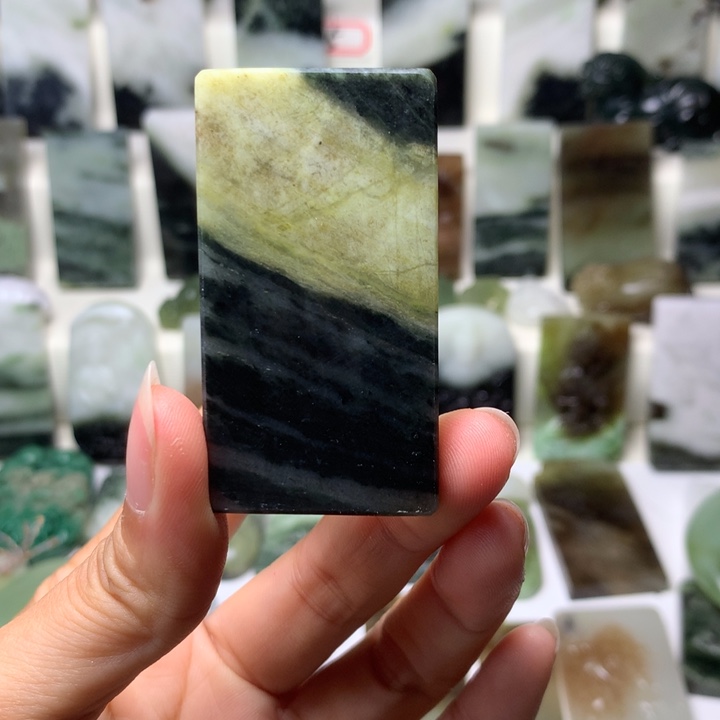 独山玉未镶嵌颈饰