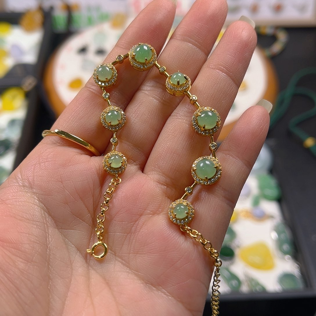 【闪购商品】翡翠颈饰未镶嵌爱**?手链