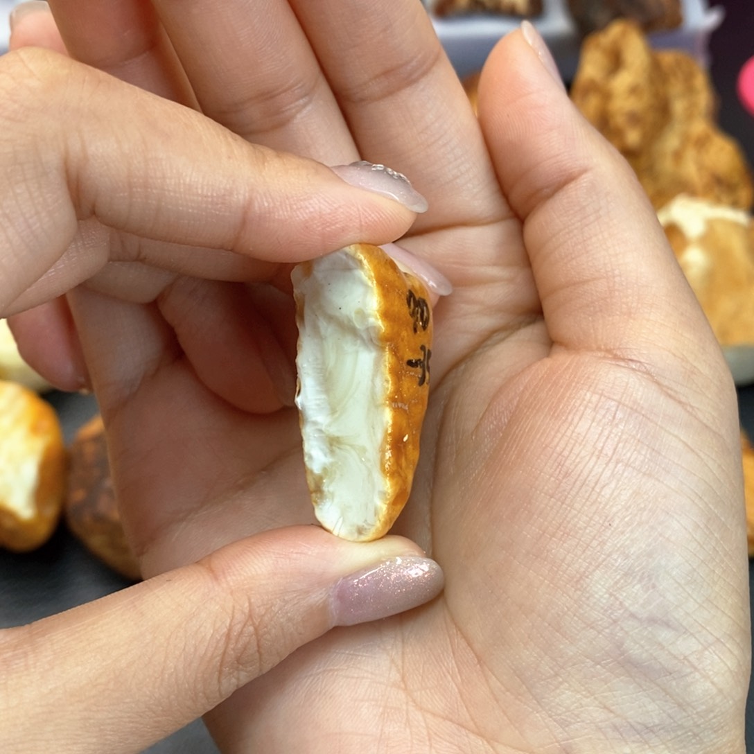 定制琥珀未镶嵌蜜蜡