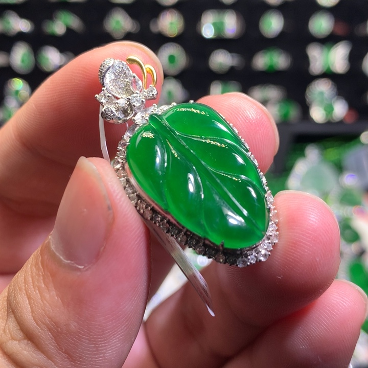 【闪购商品】翡翠颈饰18K金镶嵌叶子