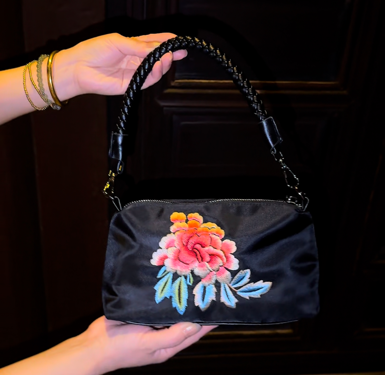 南韩丝面料手工苏绣女士单肩斜跨腋下手机包包5601