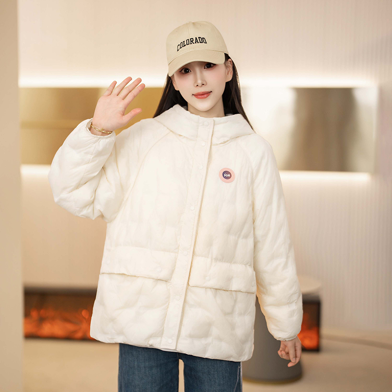 YAYA/鸭鸭百搭户外休闲运动女士简约短款羽绒服YE4B603837P