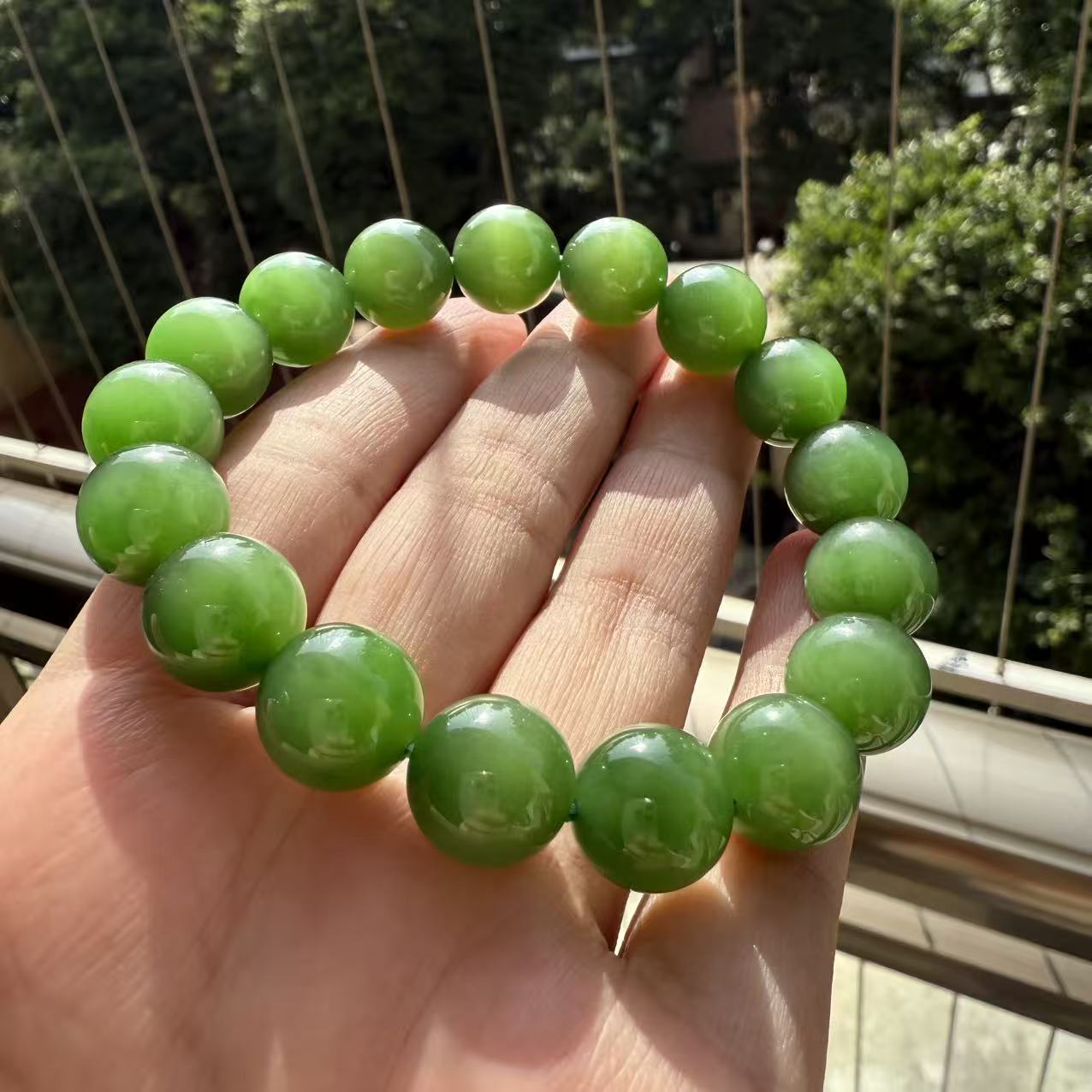周陶陶｜冰叶｜和田玉碧玉冰阳绿圆珠手串  日常通勤穿搭尺寸约卡12