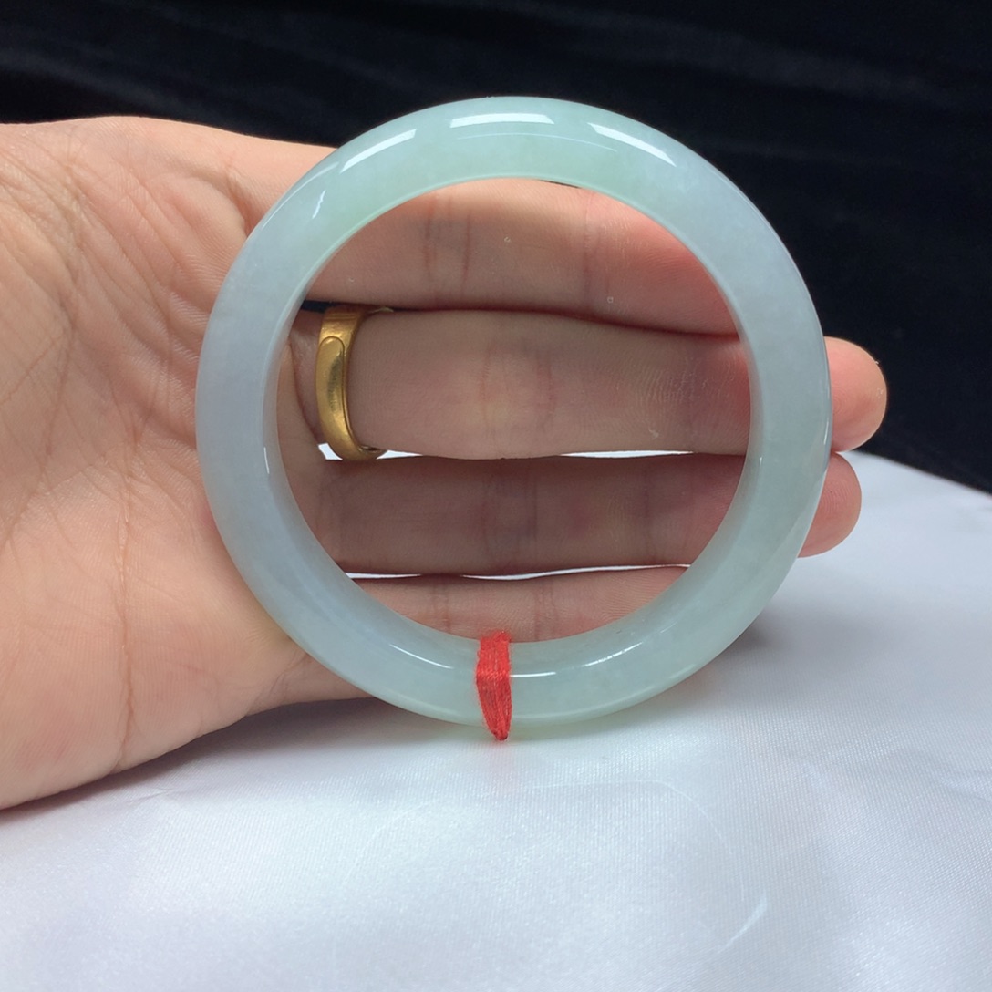 翡翠未镶嵌手镯（圆镯）55.5