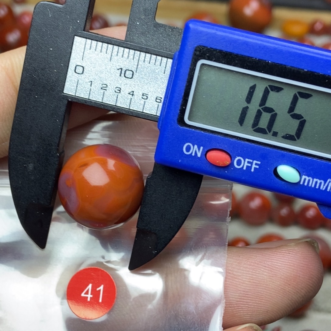 南红玛瑙未镶嵌有瑕疵