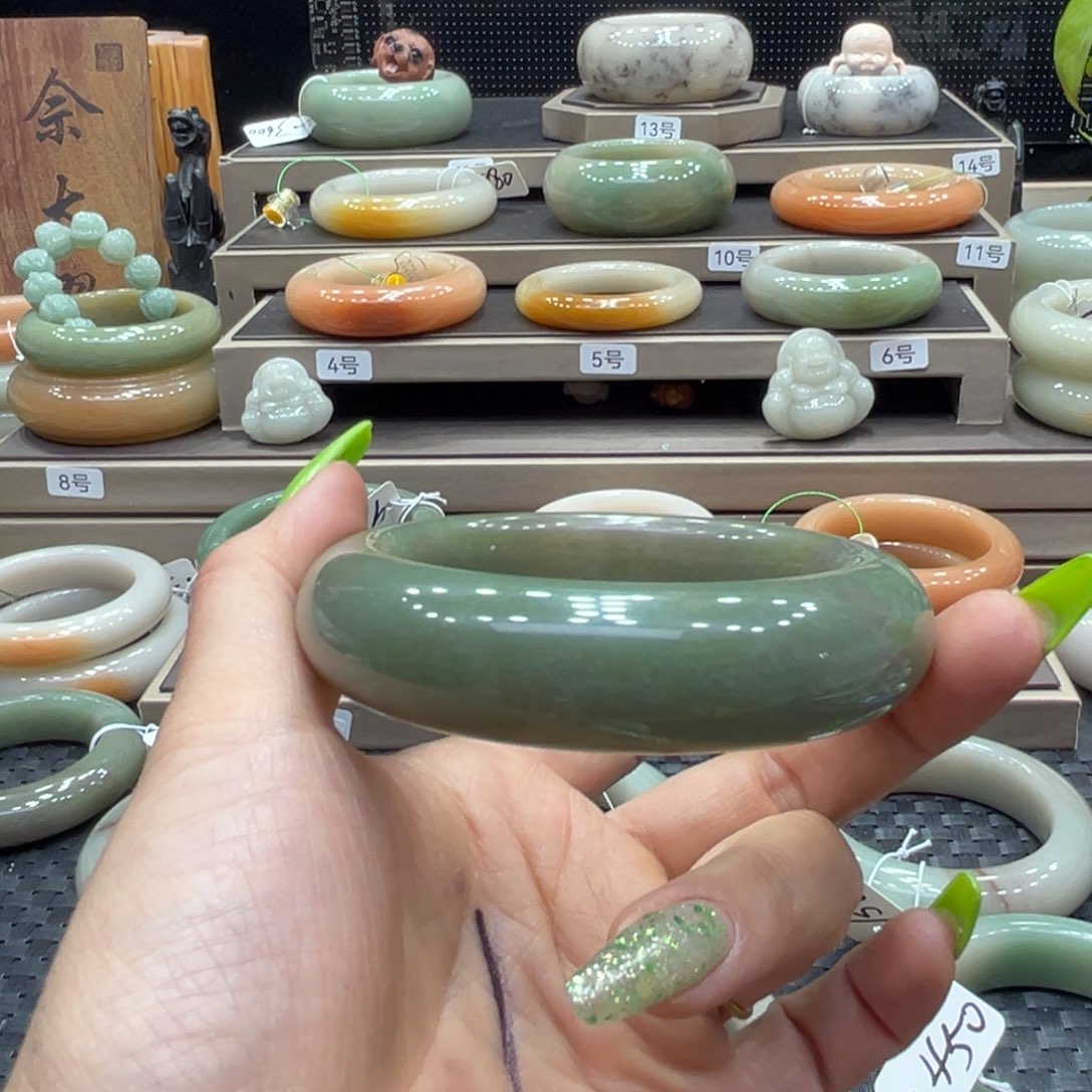 小***小石英质玉手镯未镶嵌