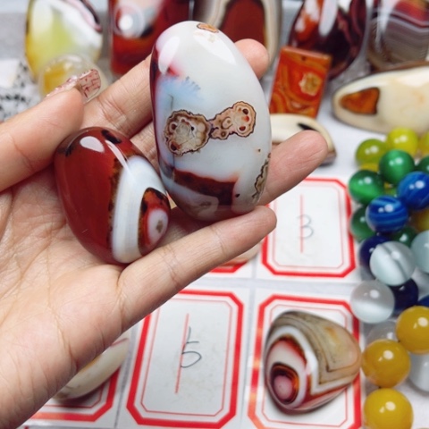 玛瑙/玉髓耳饰未镶嵌凯