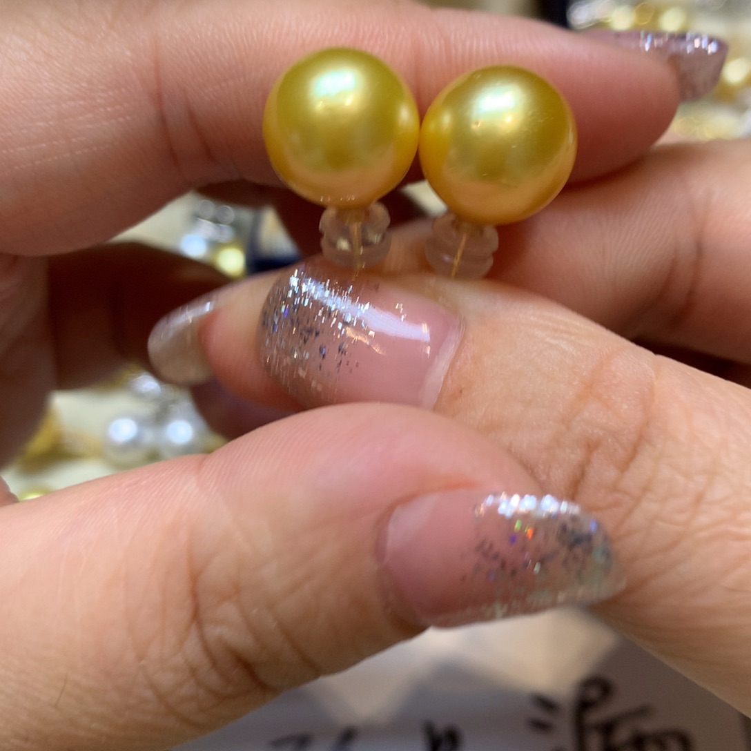 18K金镶嵌海水珍珠耳饰