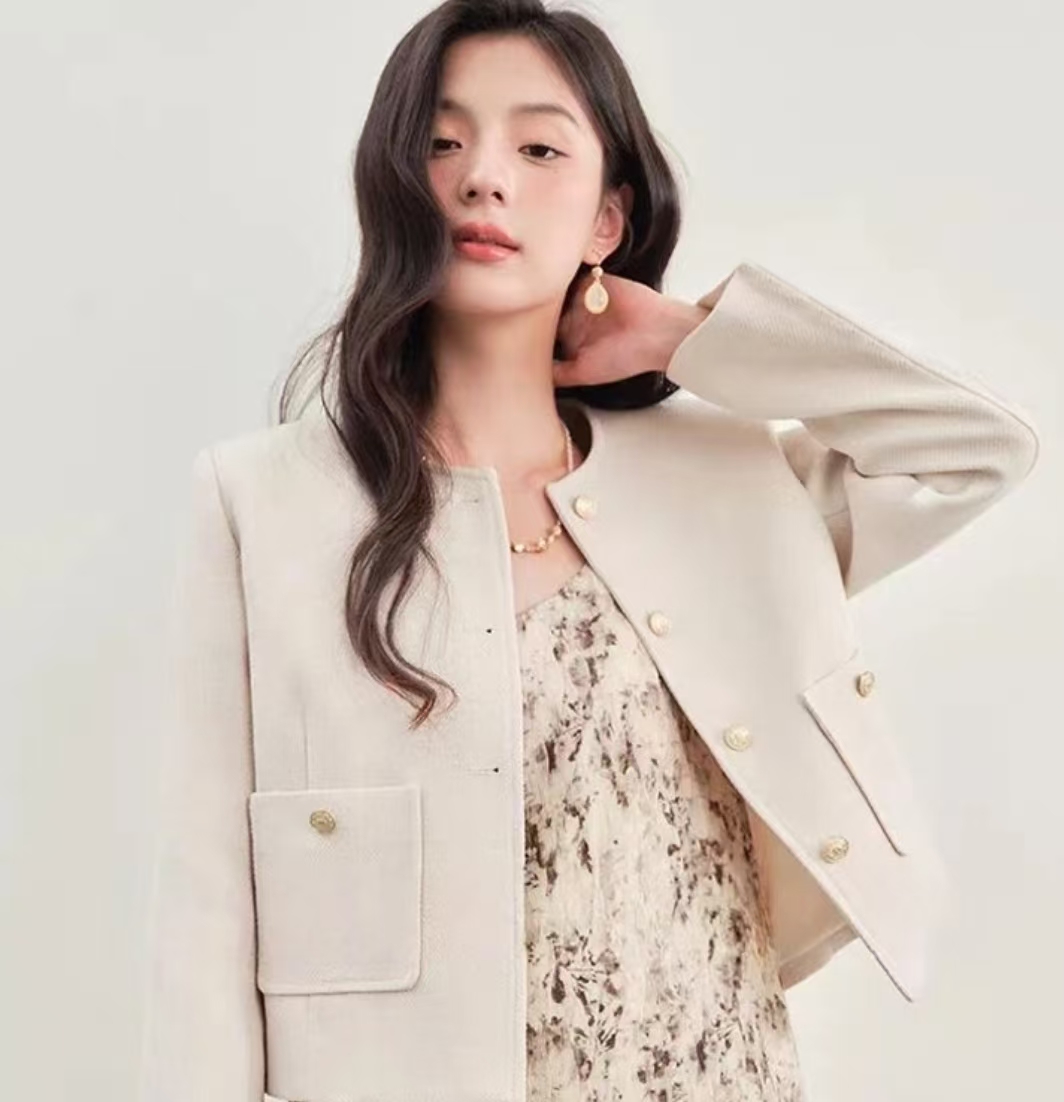 香风外套女纽扣短款kk