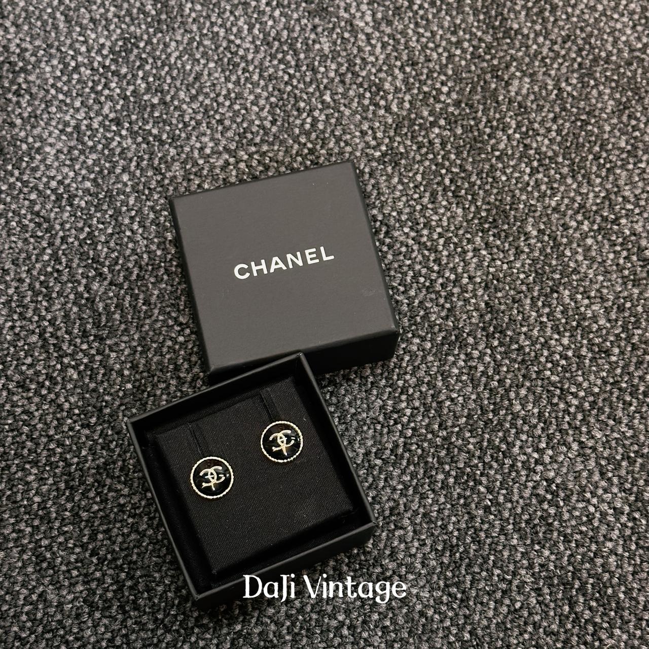 Chanel香奈儿黑金圆形耳钉