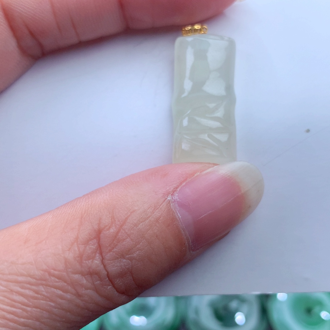 翡翠吊坠(不含链)18K金镶嵌