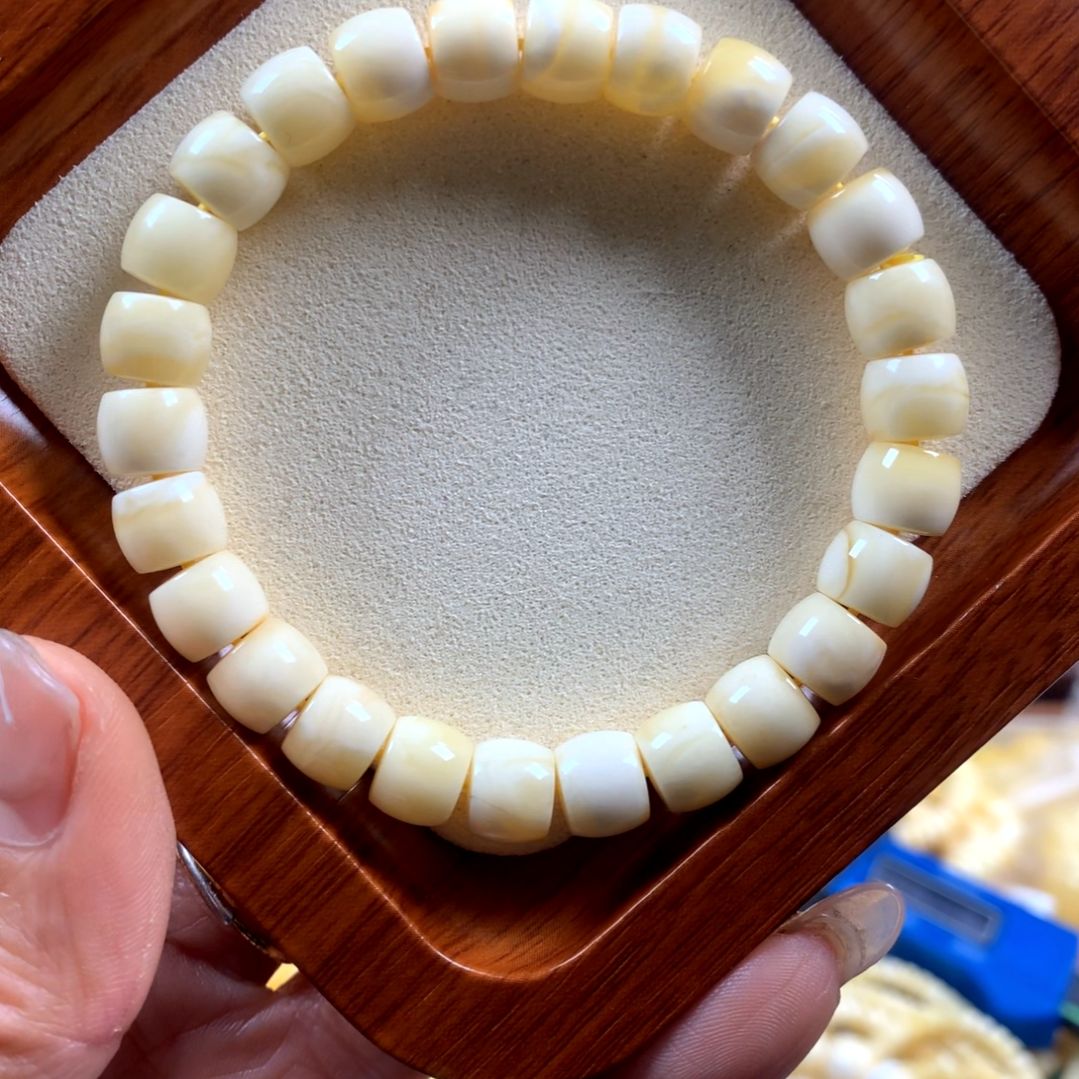 琥珀手链未镶嵌俄料瓷白妖花直切8.5 mm