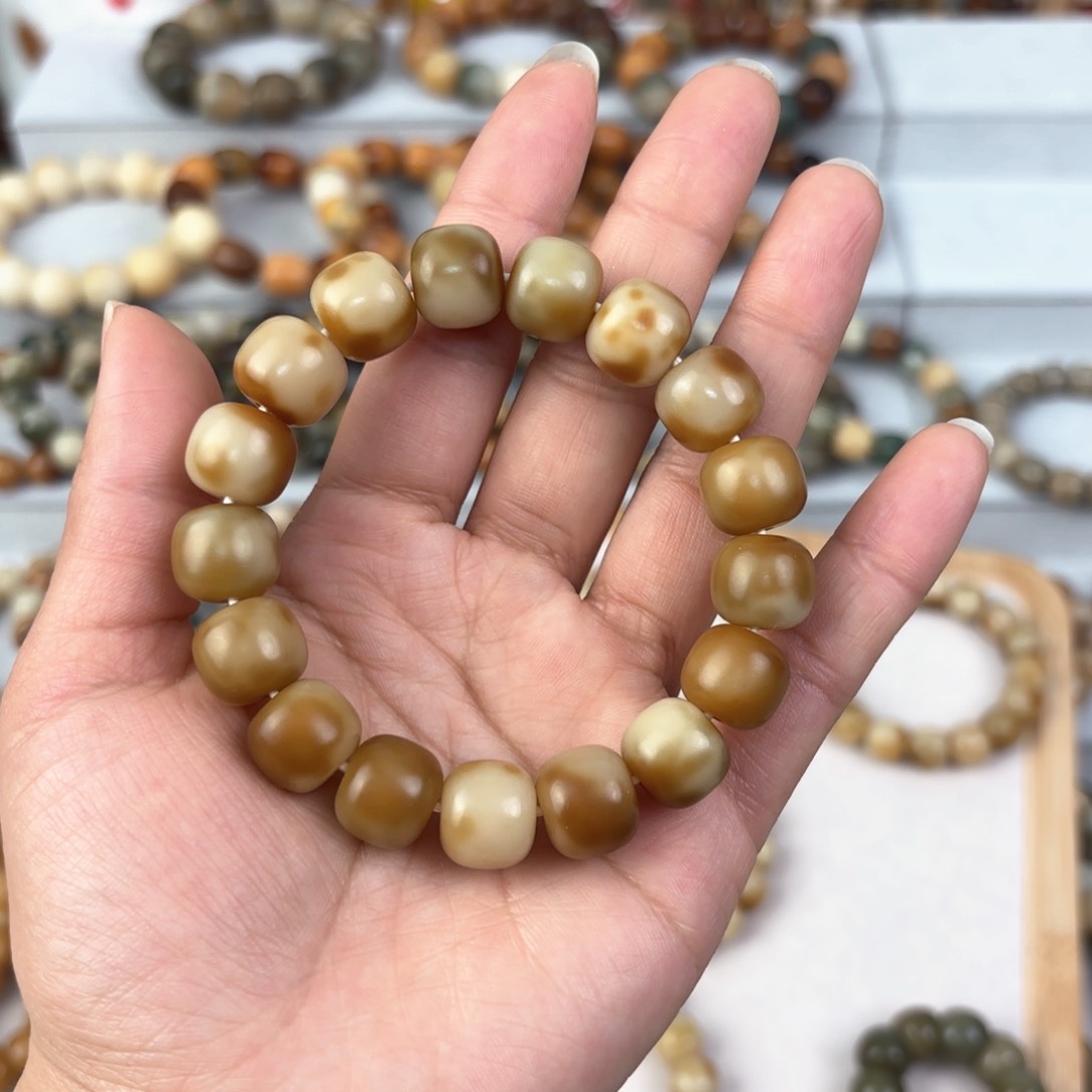 白玉菩提吊坠思***海102卡13