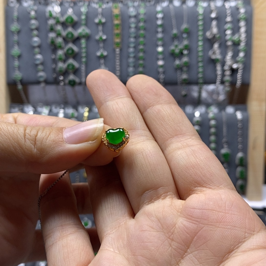 翡翠颈饰银S925镶嵌爱心