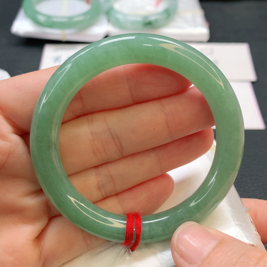 翡翠手镯未镶嵌52圆