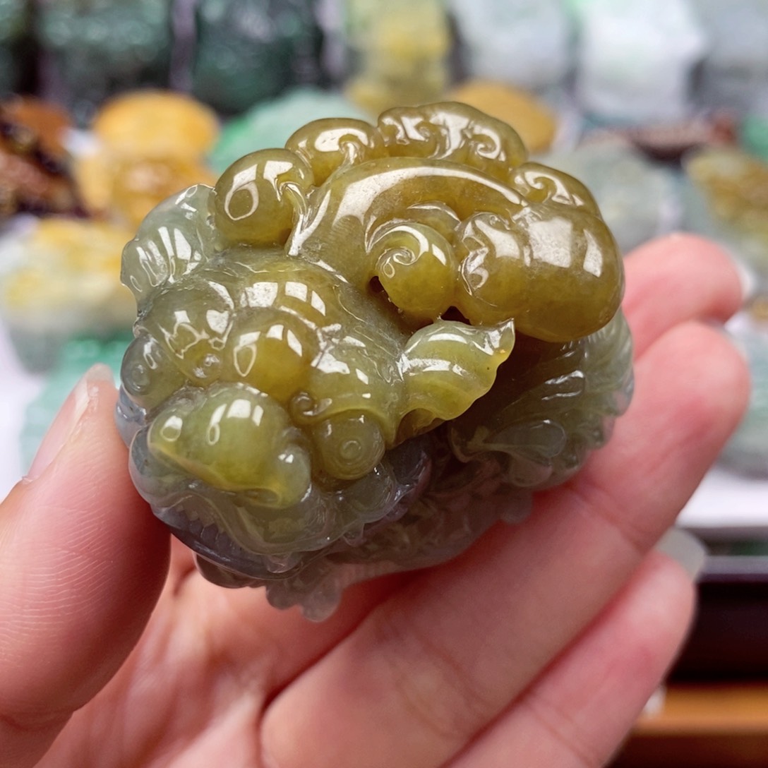 翡翠颈饰未镶嵌翡翠