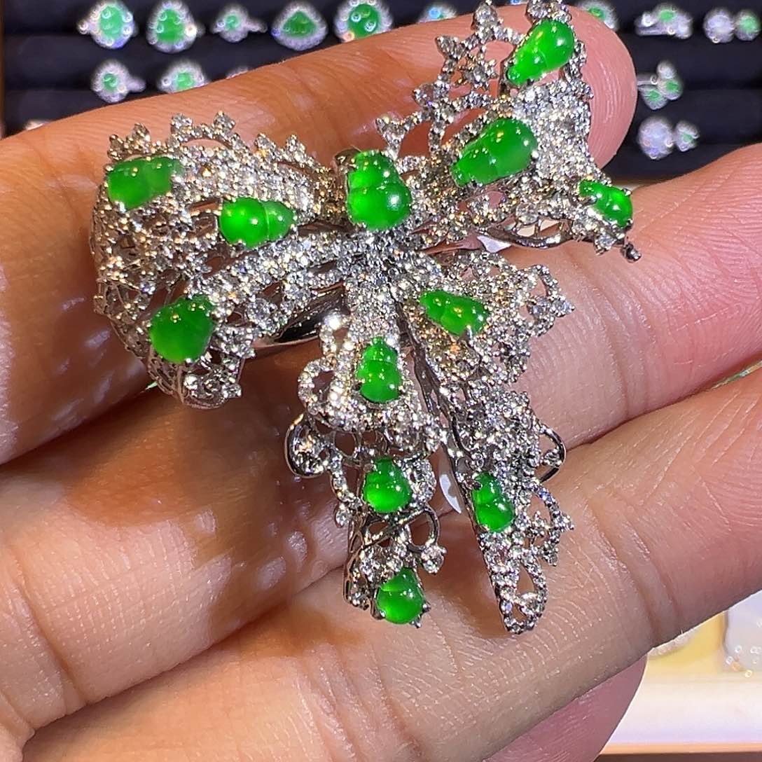 翡翠戒指18K金镶嵌高冰种阳绿蝴蝶三用款