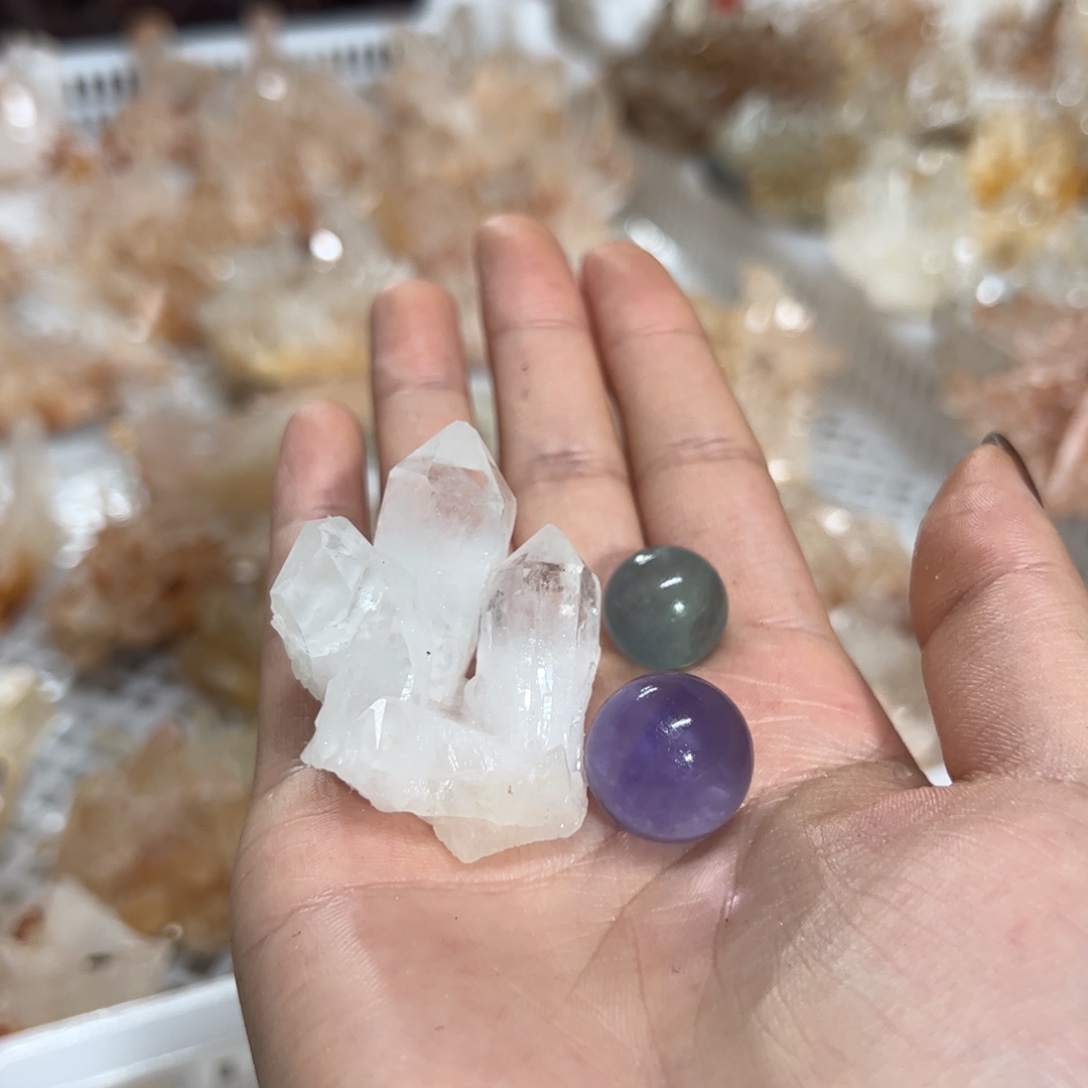 y****未镶嵌珠宝半成品水晶