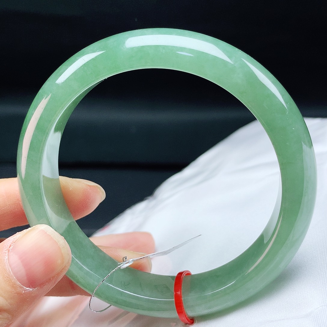 翡翠手镯未镶嵌58圈