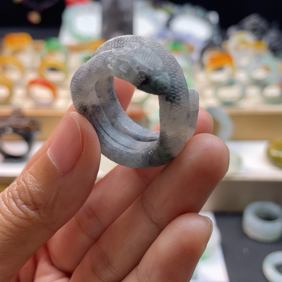 定制翡翠未镶嵌布*迪戒指