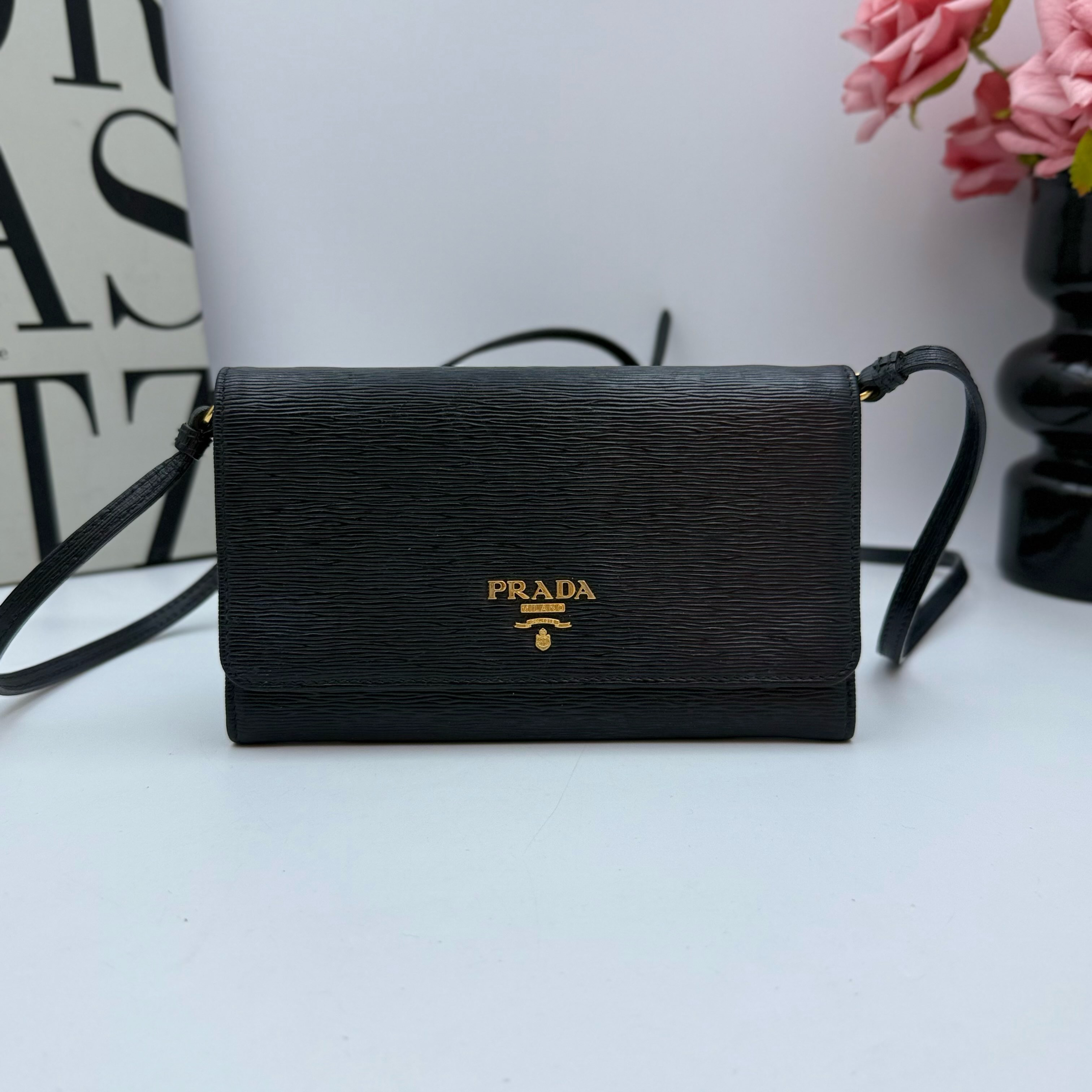 95新 Prada/普拉达 普拉达/Prada xy 7197 黑色水波纹斜挎包17x10