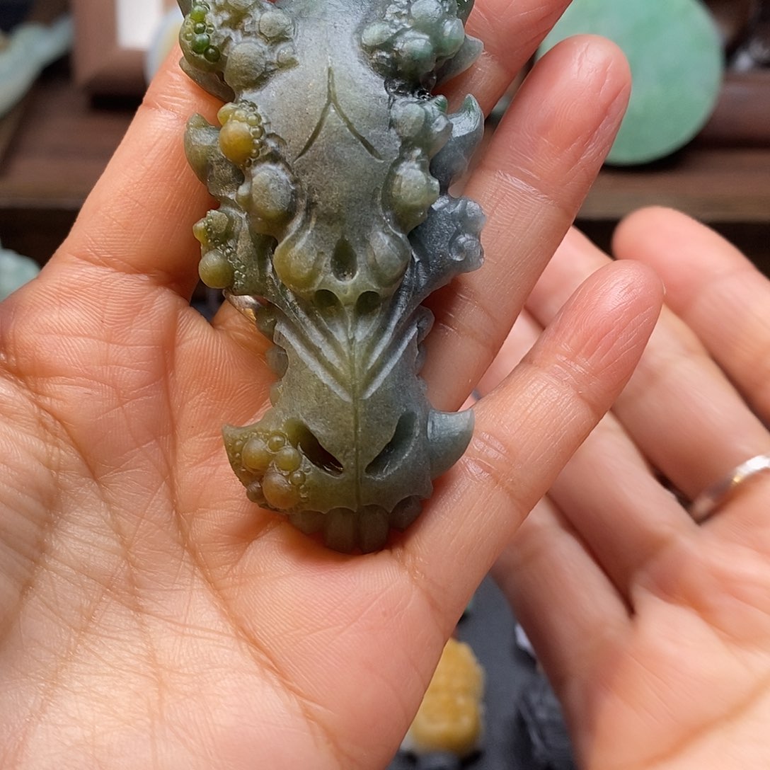 貂***艺定制翡翠未镶嵌毛货抛光
