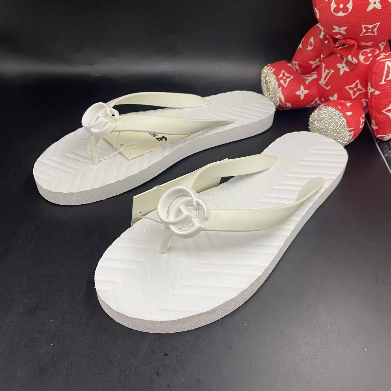 95新 GUCCI/古驰 白色双g时尚舒适人字夏季凉拖鞋42欧码cat835