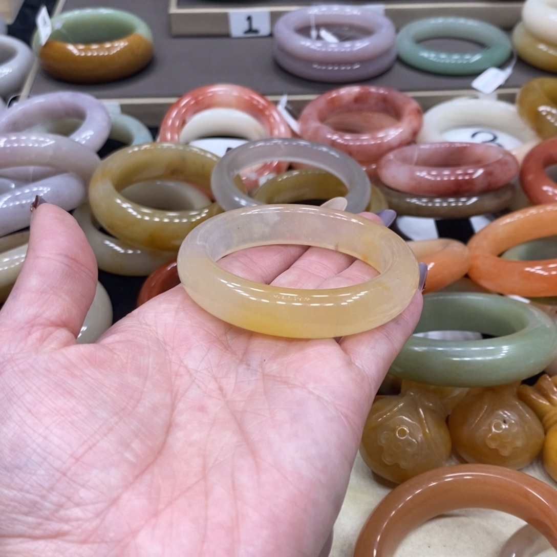 糖***豆石英岩玉未镶嵌手镯