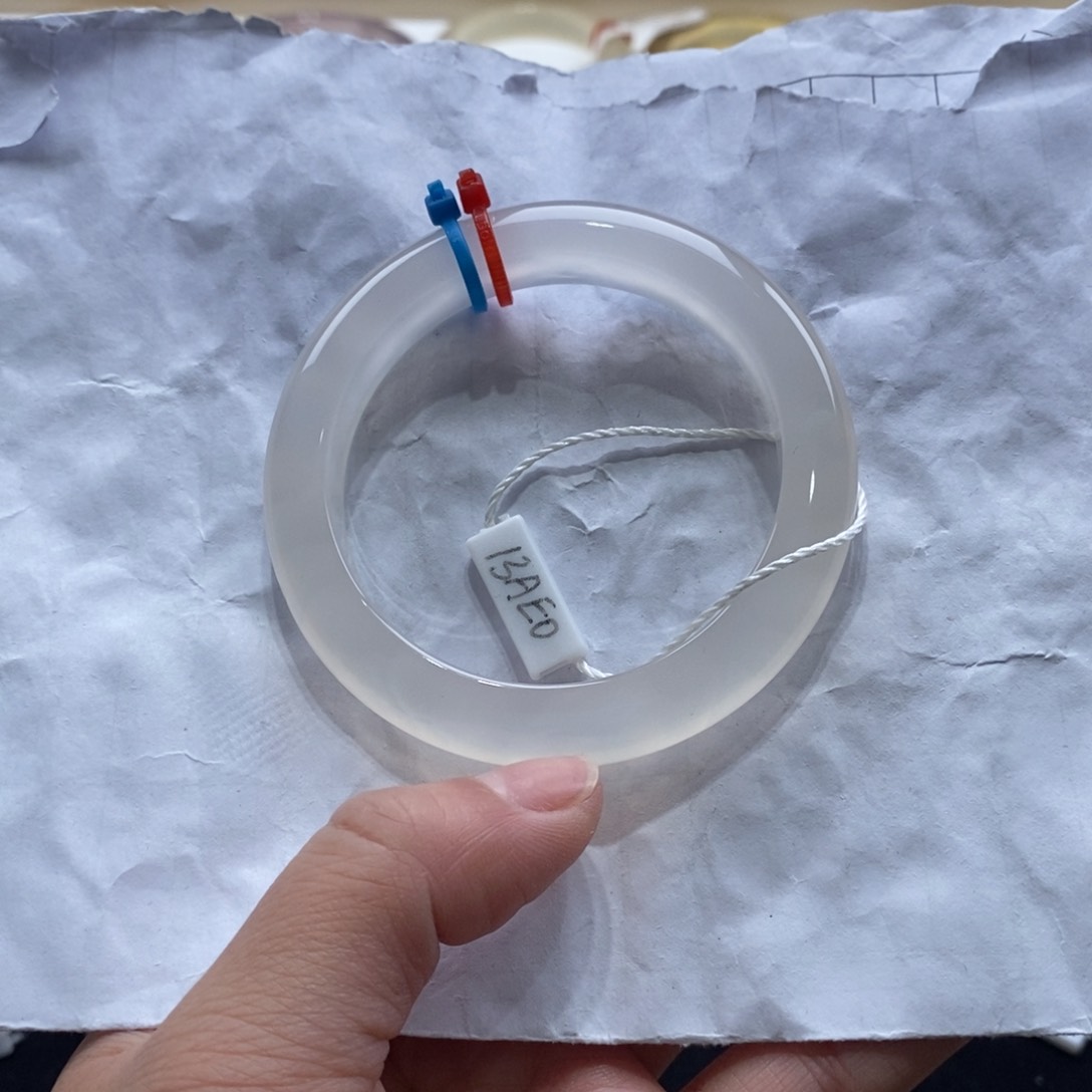 玛瑙/玉髓手镯未镶嵌奶*