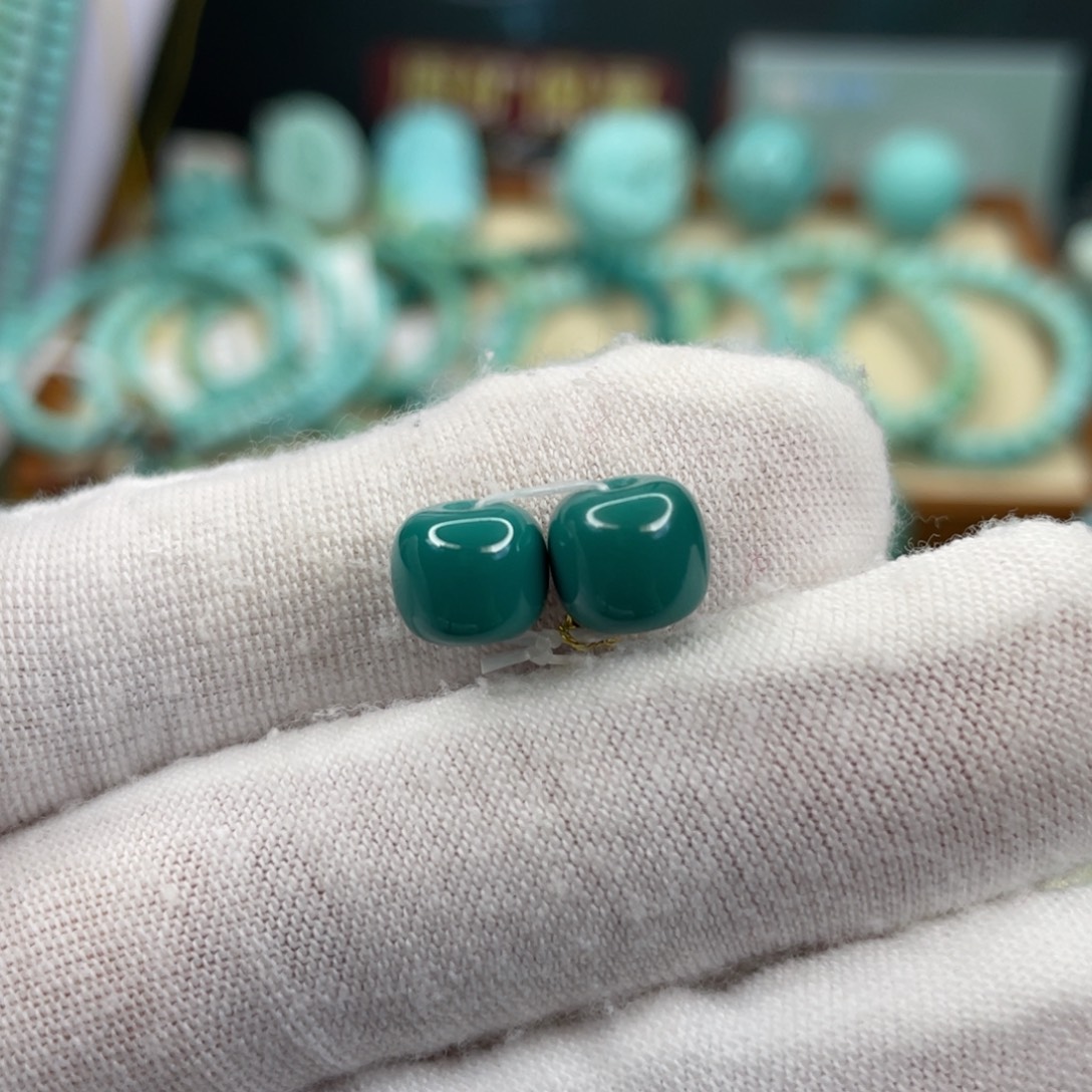 绿松石未镶嵌颈饰