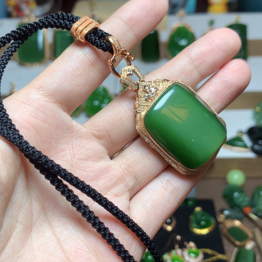 和田玉（碧玉）吊坠18K金镶嵌小****装