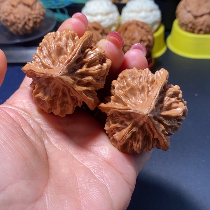 桃核把件帝王三棱全品差点尺