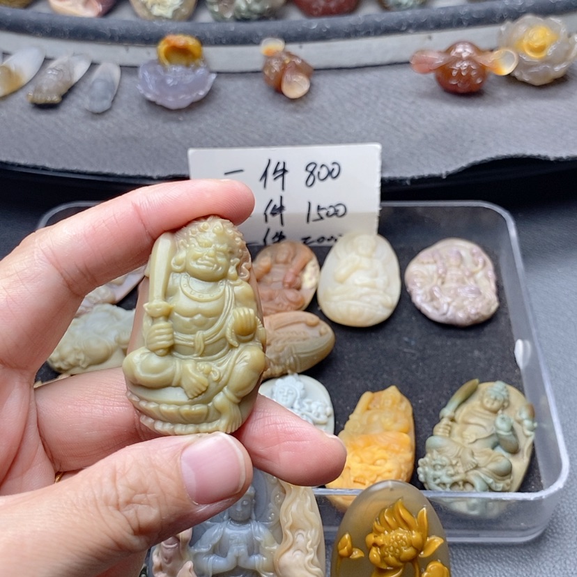 【闪购商品】定制石英质玉吊坠未镶嵌