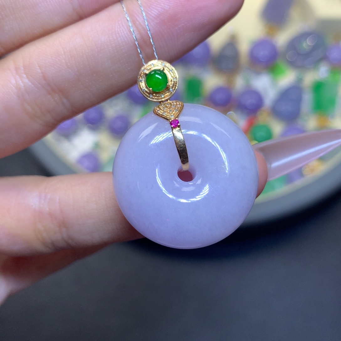 翡翠18K金镶嵌颈饰