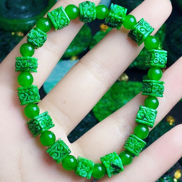 翡翠未镶嵌颈饰多样性