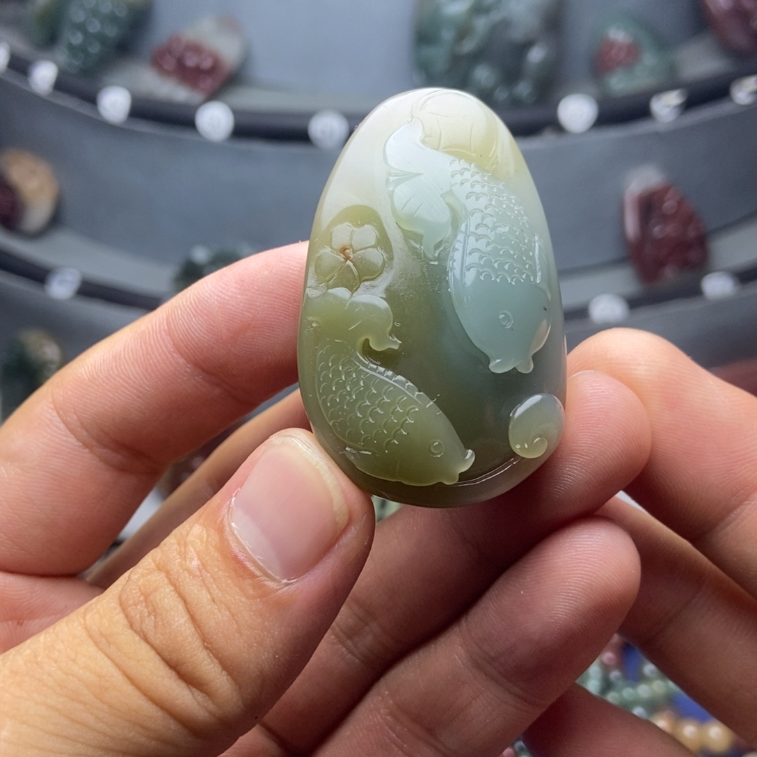 乐***颜未镶嵌颈饰玛瑙/玉髓
