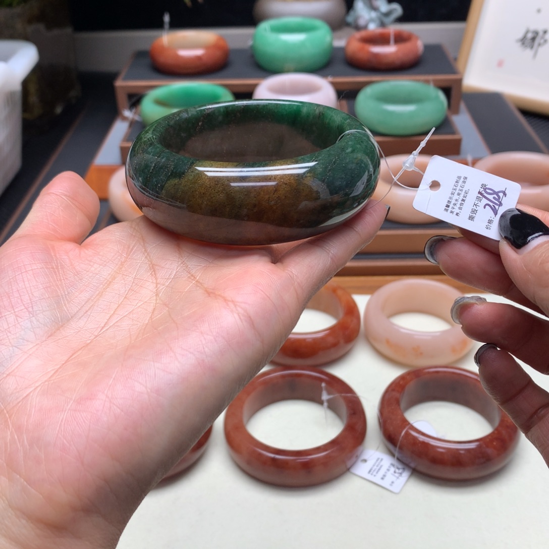 么***尼石英质玉（非洲翠）未镶嵌舍