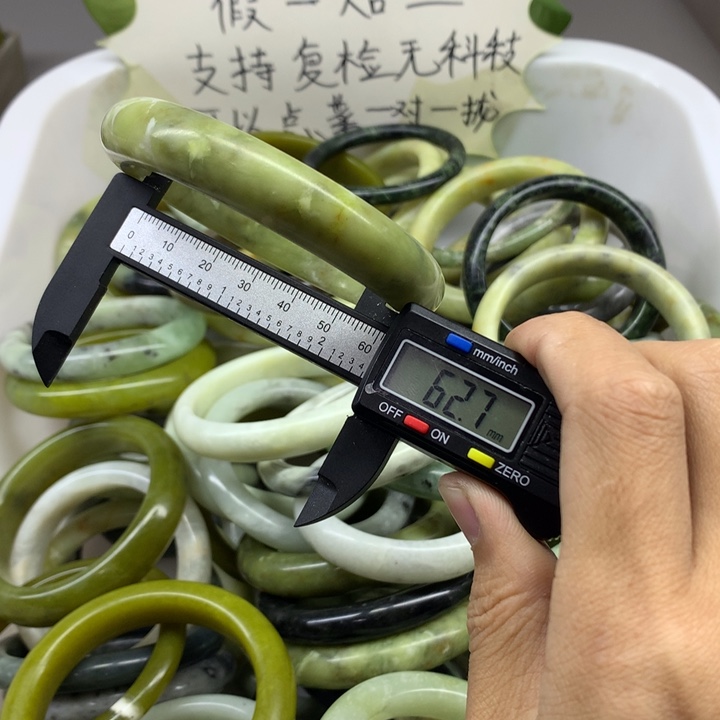 蛇纹石玉未镶嵌手镯7