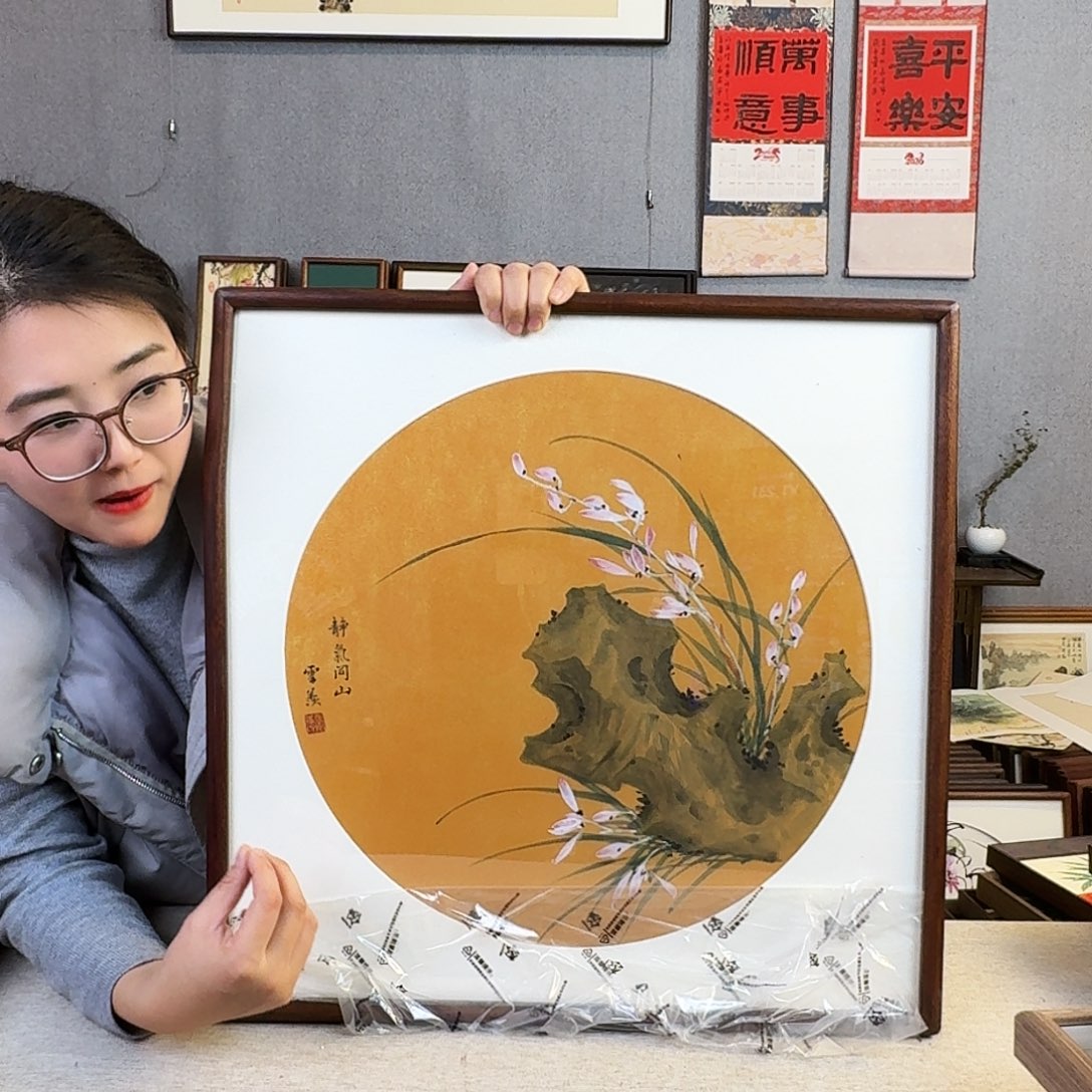 国画手绘带框尺寸： 53*53