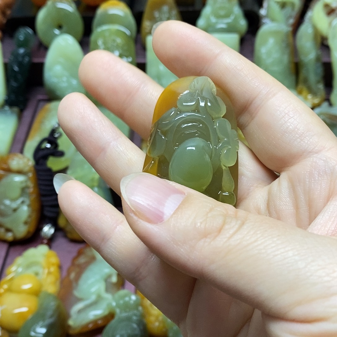 万***溉岫玉未镶嵌吊坠(赠链)