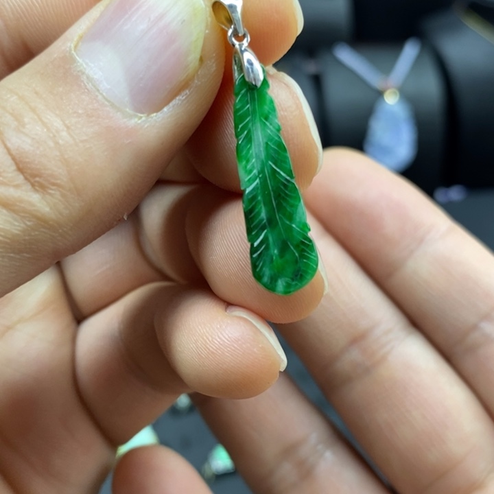 翡翠颈饰未镶嵌吊坠