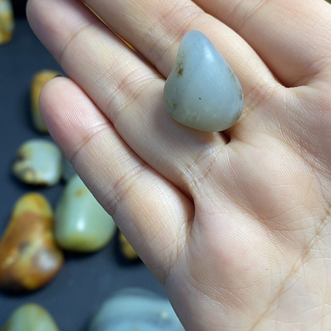 籽***缘和田玉未镶嵌挂件