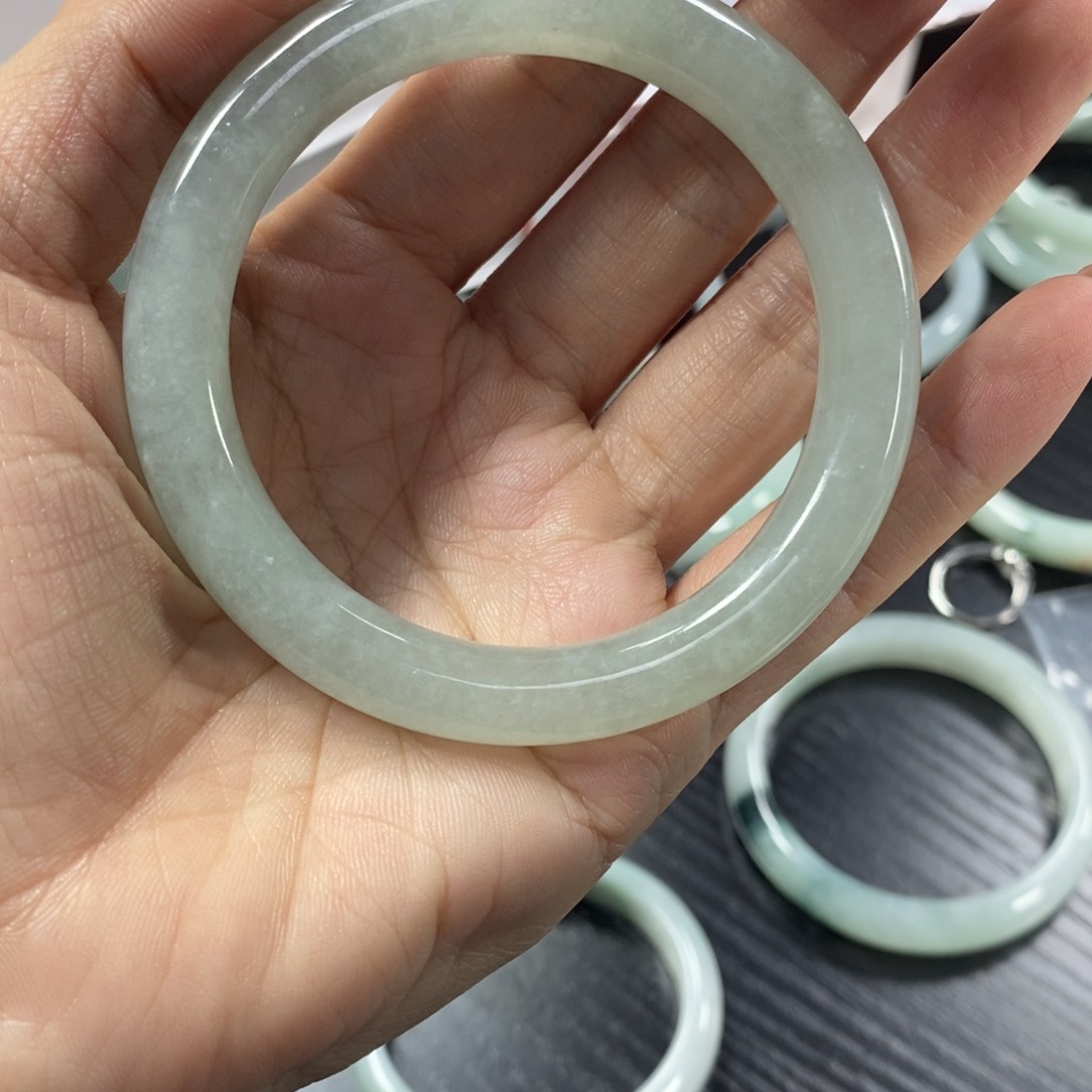 翡翠手镯未镶嵌许****女天然翡翠55卡9