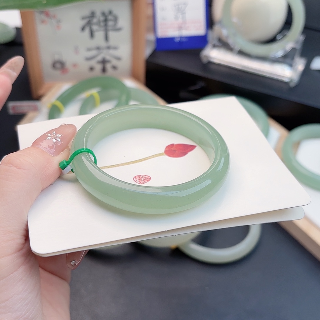 石英质玉未镶嵌手镯