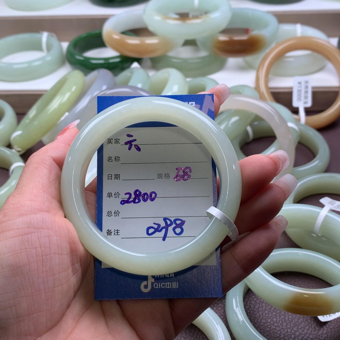 和田玉手镯未镶嵌六*