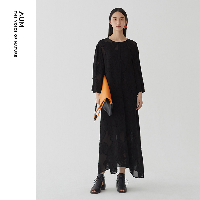 AUM/噢姆新款时高级显瘦黑色优雅重工刺绣连衣MADE30196