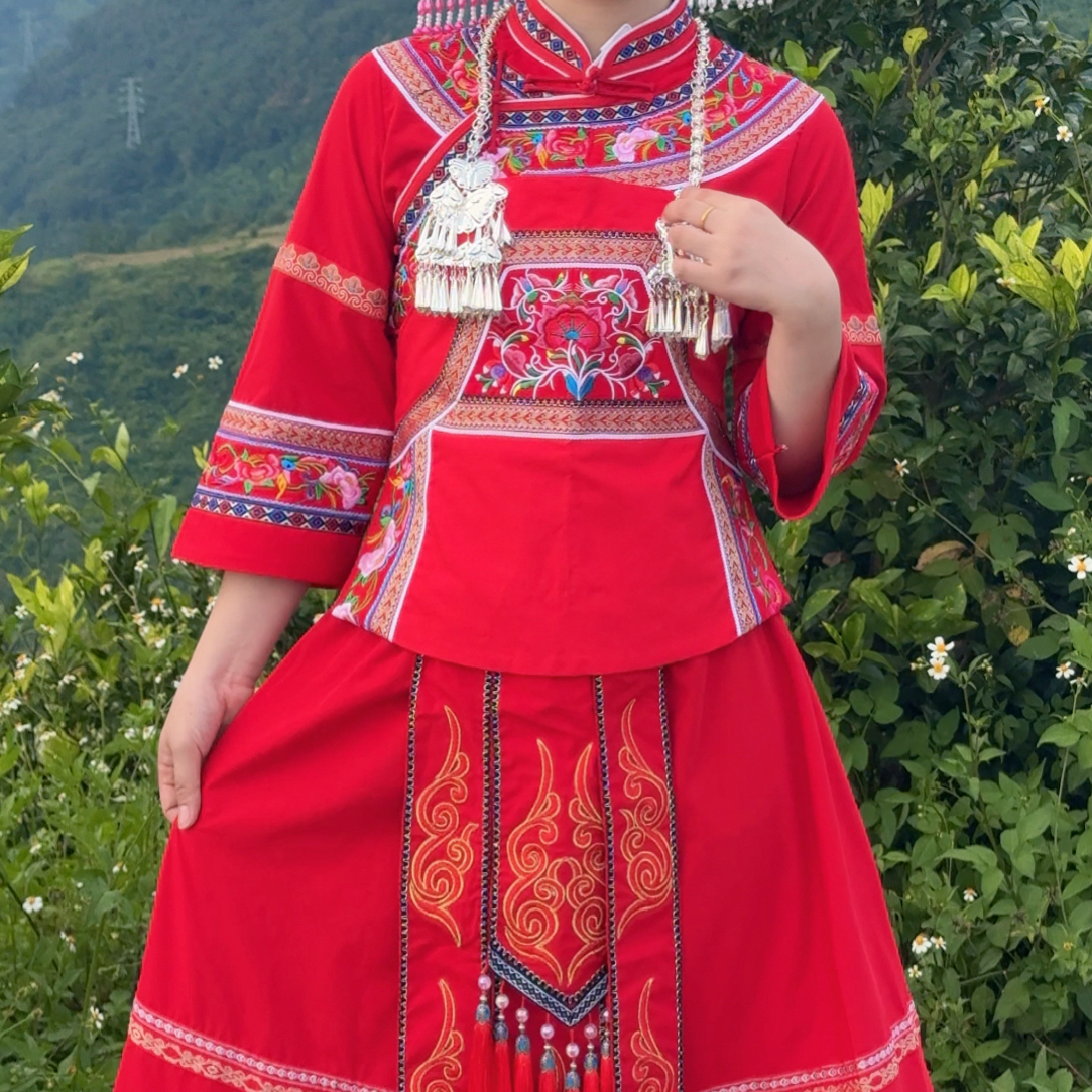 布依族壮族少数民族红色传统国风新娘婚服套装