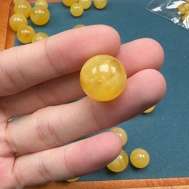 未镶嵌琥珀裸石天然a76