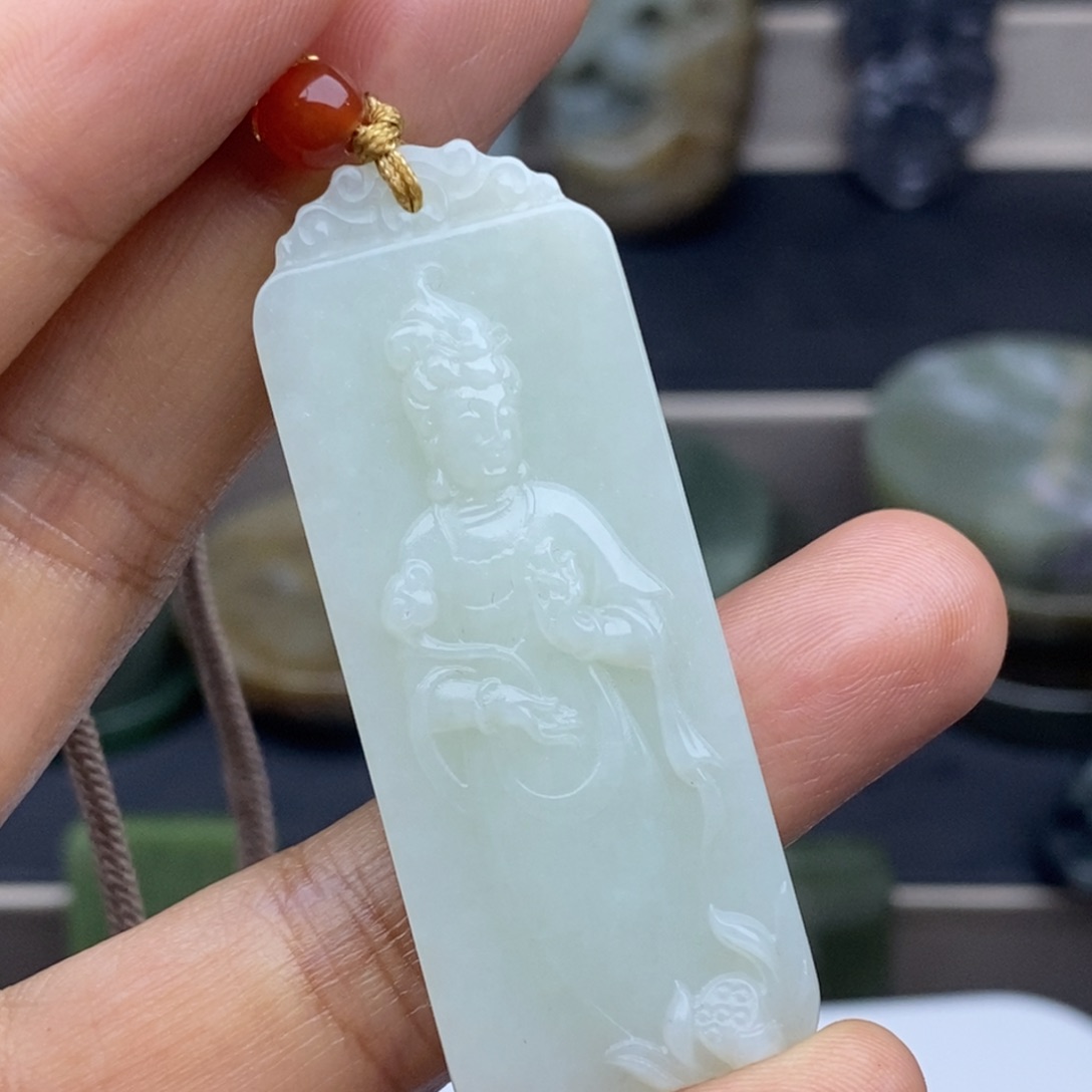 和田玉颈饰未镶嵌难**涂