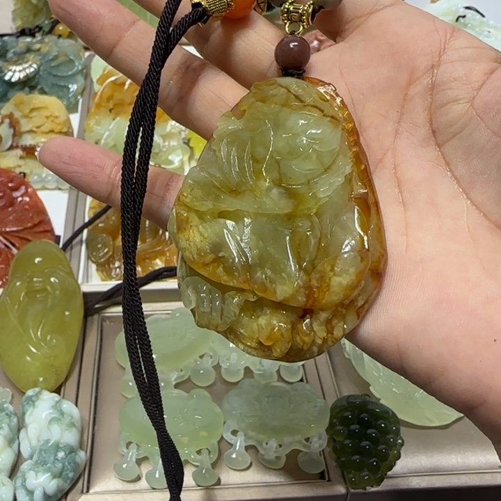 蛇纹石玉吊坠未镶嵌